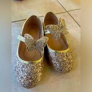 Sparkling gold slippers shoes with butterfly flap in EU size 32 or 13.5us